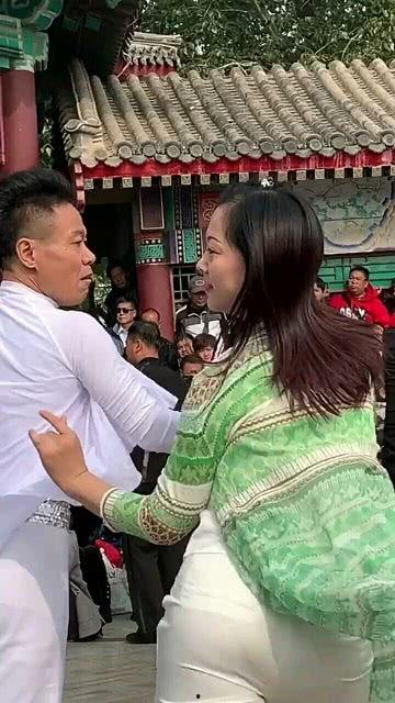 吃瓜群众穿搭图片,街头时尚潮流一览